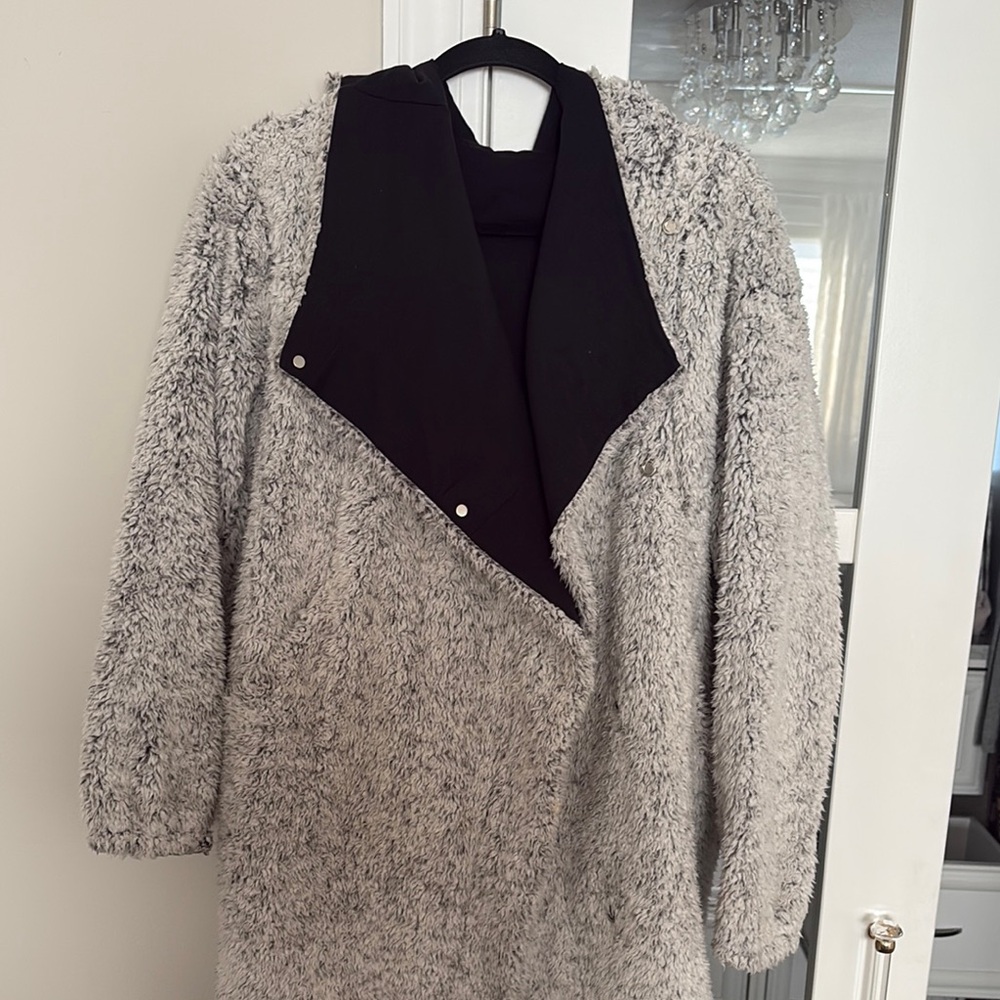Stylish Gray and Black Women's lululemon Coat